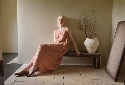 The Poetry of French Vintage Dressing: Linen, Soft Structure & The Art of Slow Elegance